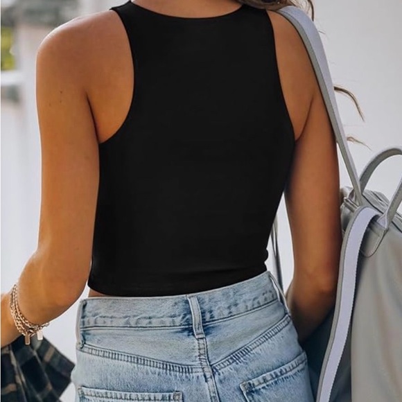 ReoRia Black Sleeveless Crop Top - Picture 2 of 5
